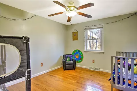 Bedroom - 210 Irving Ave, Warwick, RI 02888 photo 3 of 5