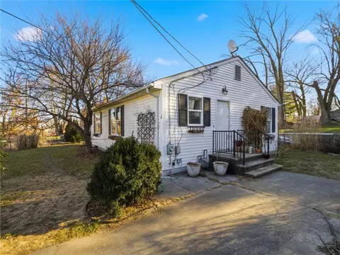 6 Seton St, Providence, RI 02909