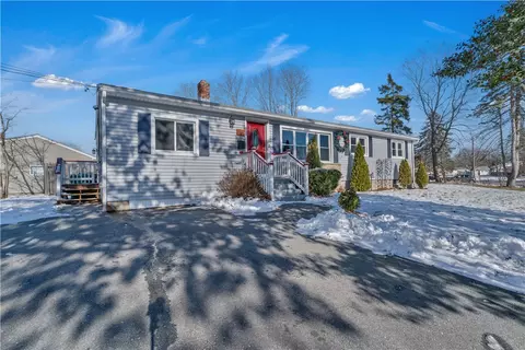 43 Esquire Ave, Warwick, RI 02889