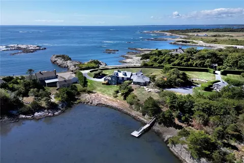 6 Prices Cove Ave, Newport, RI 02840