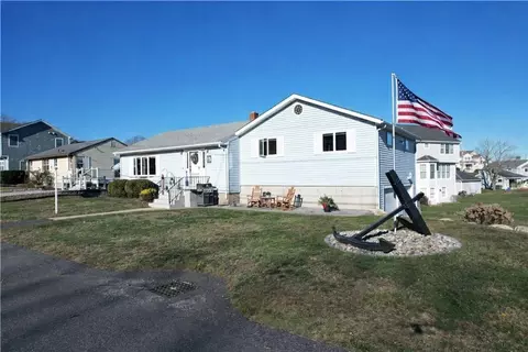 151 E Shore Rd, Narragansett, RI 02882