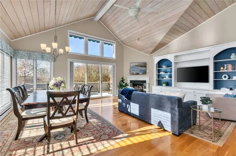 304 Windridge Ln, Bristol, RI 02809