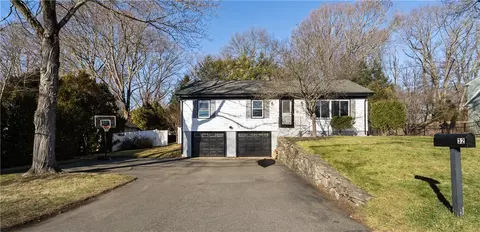 32 Rolling Acres Dr, Cumberland, RI 02864