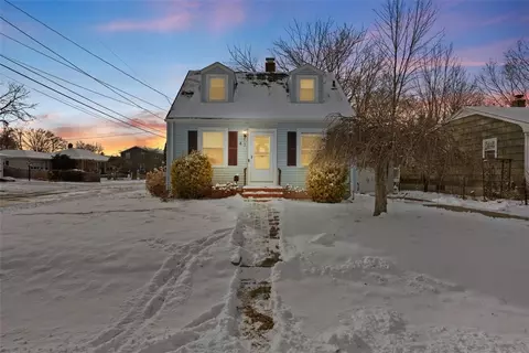 43 Deer St, Rumford, RI 02916