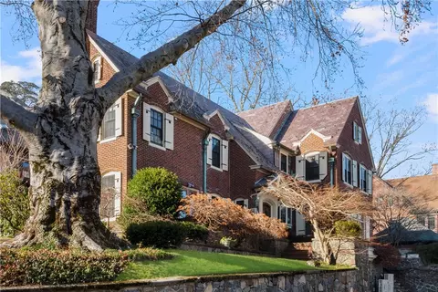 82 Freeman Pkwy, Providence, RI 02906
