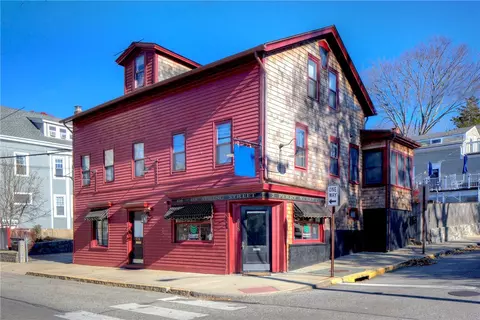 2 Perry St, Newport, RI 02840