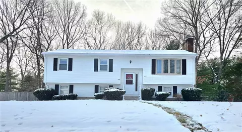 10 Butternut Dr, Coventry, RI 02816