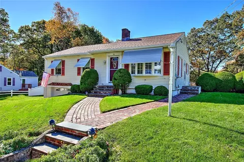 98 Iroquois Rd, Cumberland, RI 02864