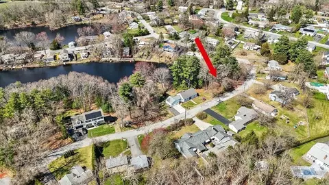 53 Deer Run Trl, Smithfield, RI 02917