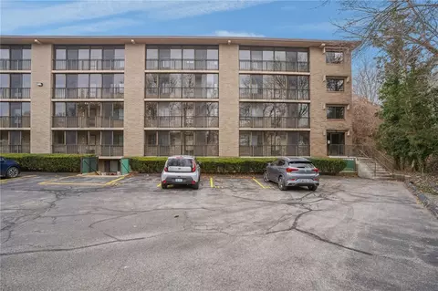 650 E Greenwich Ave #B5 211, West Warwick, RI 02893