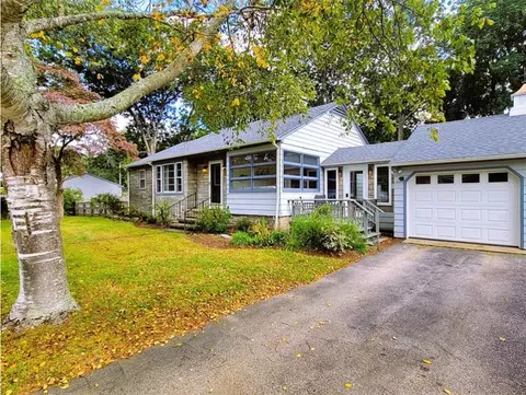 106 Pettaquamscutt Lake Rd, Saunderstown, RI 02874
