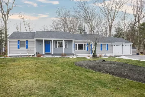 70 Ellen Ln, Cranston, RI 02921