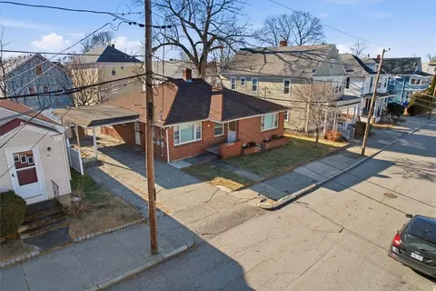 36 Auburn St, Pawtucket, RI 02860