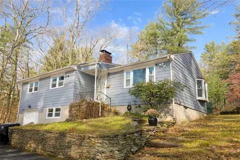Exterior - 370 Maple Valley Rd, Coventry, RI 02816 photo 4 of 9