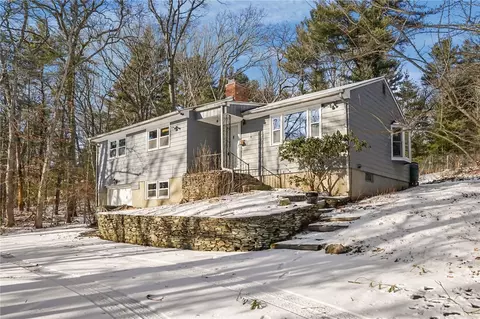 370 Maple Valley Rd, Coventry, RI 02816