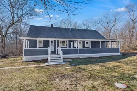 746 Town Farm Rd, Pascoag, RI 02859