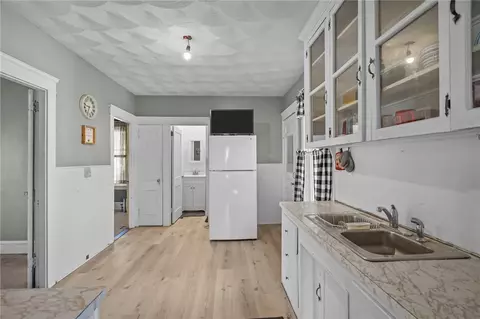 Entry Way - 107 Wayne St, Warwick, RI 02889 photo 3 of 7