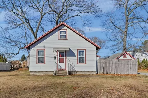 Exterior - 107 Wayne St, Warwick, RI 02889 photo 2 of 4