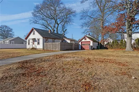 107 Wayne St, Warwick, RI 02889
