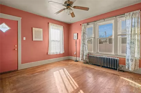 Living - 107 Wayne St, Warwick, RI 02889 photo 5 of 7
