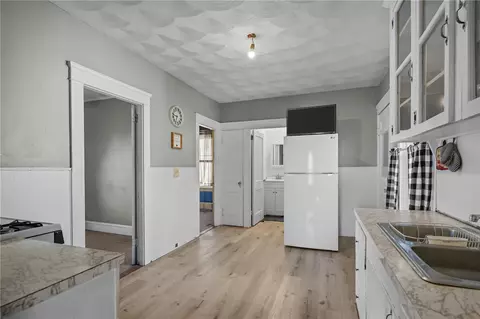 Entry Way - 107 Wayne St, Warwick, RI 02889 photo 4 of 7