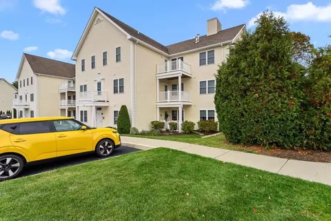 60 Saw Mill Dr #307, North Kingstown, RI 02852