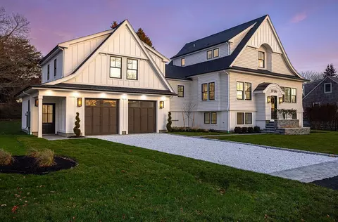 84 Allston Ave, Middletown, RI 02842