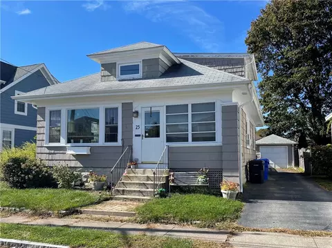 25 Elinora St, Riverside, RI 02915