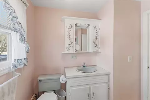 Bath - 8 Harris Ave, Warren, RI 02885 photo 2 of 2