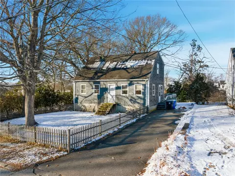Exterior - 8 Harris Ave, Warren, RI 02885 photo 2 of 9