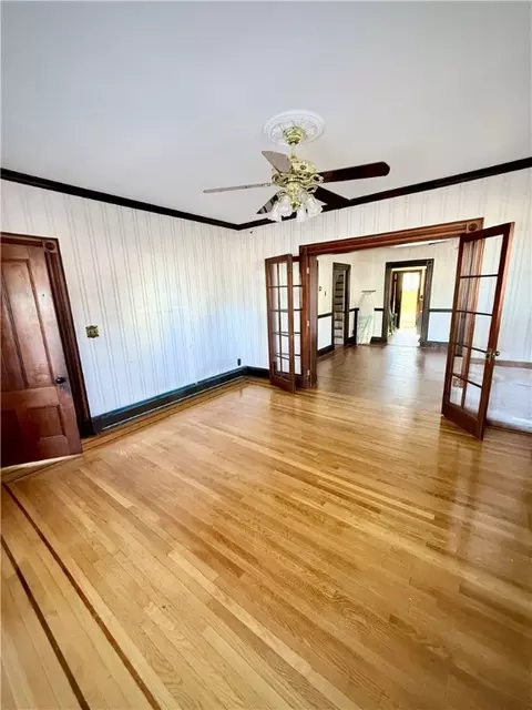 Living - 345 Carrington Ave, Woonsocket, RI 02895 photo 2 of 4