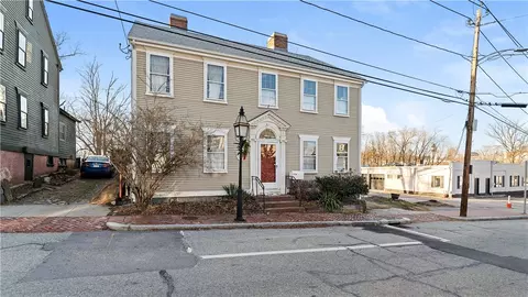 25 Post Rd, Warwick, RI 02888 photo 3