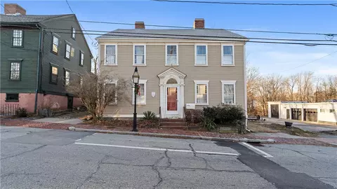 25 Post Rd, Warwick, RI 02888