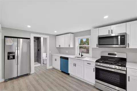 18 Huron St, Warwick, RI 02889