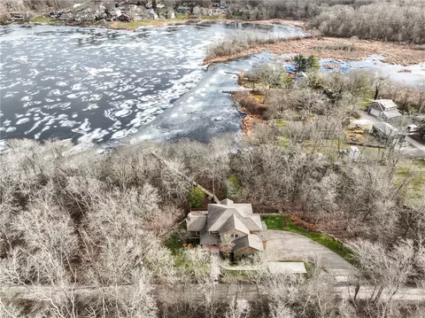 440 Captains Cir, Fall River, MA 02721