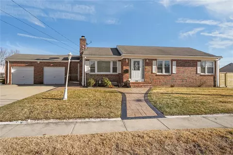 366 Woodbine St, Cranston, RI 02910