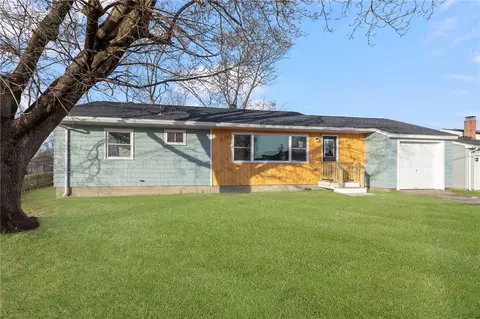 26 Ledge Dr, West Warwick, RI 02893