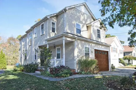 25 Chestnut St, Cumberland, RI 02864