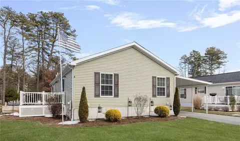 4 Cheryl Ln, Coventry, RI 02816