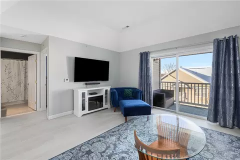 Living - 88 Mill St #304, Woonsocket, RI 02895 photo 3 of 4