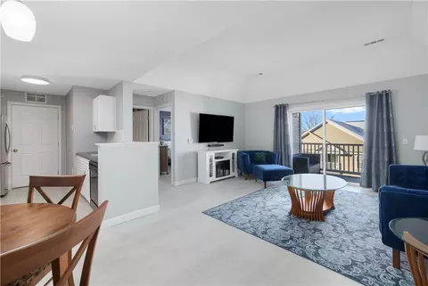 Living - 88 Mill St #304, Woonsocket, RI 02895 photo 4 of 4