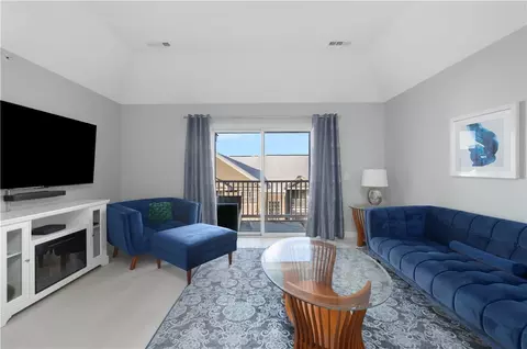 Living - 88 Mill St #304, Woonsocket, RI 02895 photo 1 of 4
