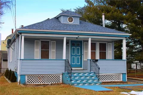 28 Elizabeth St, Pawtucket, RI 02861