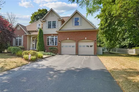 108 Moswansicut Lake Dr, Scituate, RI 02857