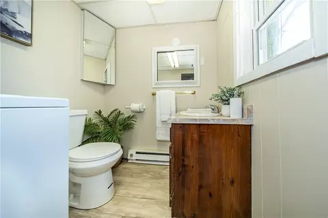 Bath - 46 E Andrew Comstock Rd, Warwick, RI 02886 photo 1 of 3