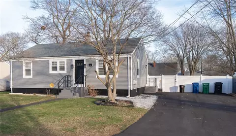 72 Hollis Ave, Warwick, RI 02889
