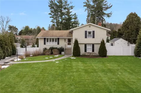 88 Hess Ave, Warwick, RI 02889