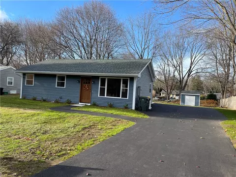 14 Douglas Cir, Greenville, RI 02828