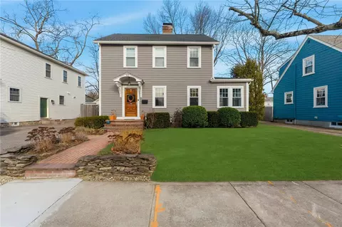 95 Washburn Ave, Rumford, RI 02916