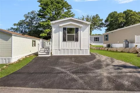 29 Foxtrot Dr, Charlestown, RI 02813